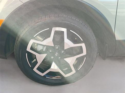 Used 2023 Hyundai Santa Cruz Limited image 32