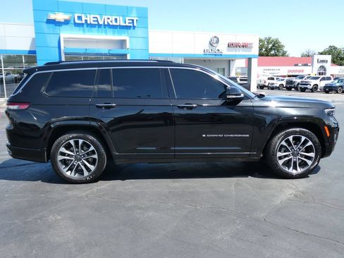 Used 2022 Jeep Grand Cherokee L Overland w/ Advanced Protech Group III AWD/4WD image 4