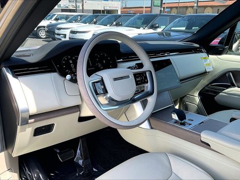 New 2026 Land Rover Range Rover Long Wheelbase SE AWD/4WD image 10