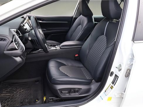Certified 2020 Toyota Camry SE image 14