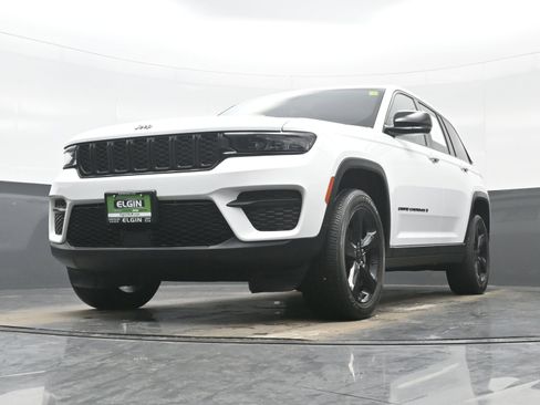 Used 2023 Jeep Grand Cherokee Altitude image 26