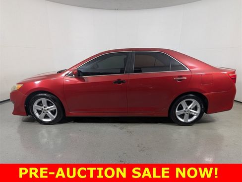 Used 2014 Toyota Camry L image 4