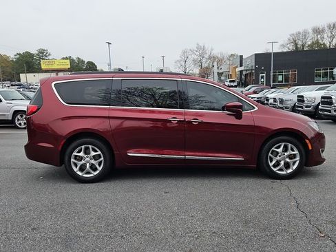 Used 2017 Chrysler Pacifica Touring-L w/ Tire & Wheel Group image 23