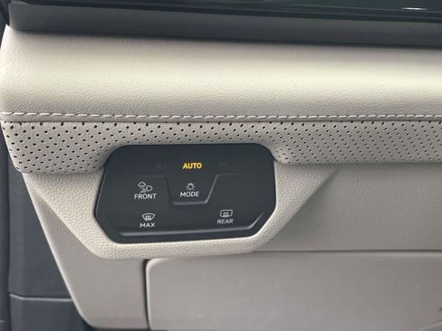 Certified 2025 Volkswagen Atlas SE w/ Panoramic Sunroof Package image 25