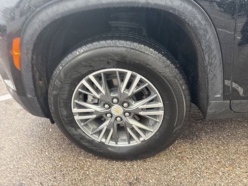 Certified 2025 Chevrolet Traverse LT image 3