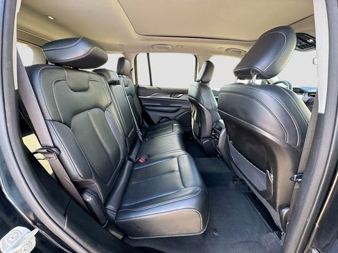 Used 2023 Jeep Grand Cherokee Limited image 35