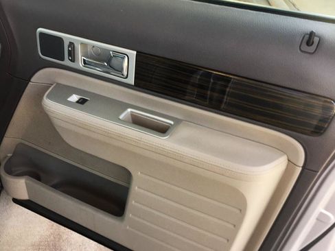 Used 2010 Lincoln MKX 2WD image 13