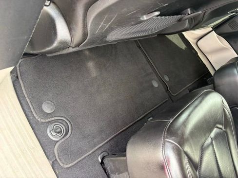 Used 2023 Chrysler Pacifica Touring-L image 35