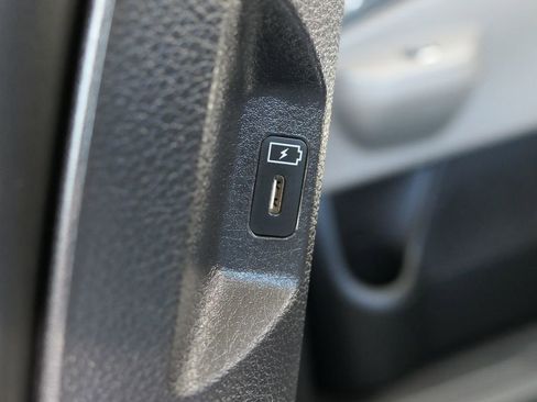 Used 2025 Kia Carnival FWD image 13