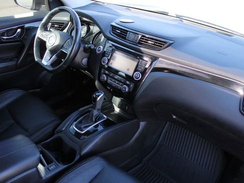 Used 2017 Nissan Rogue Sport SL w/ SL Premium Package image 18