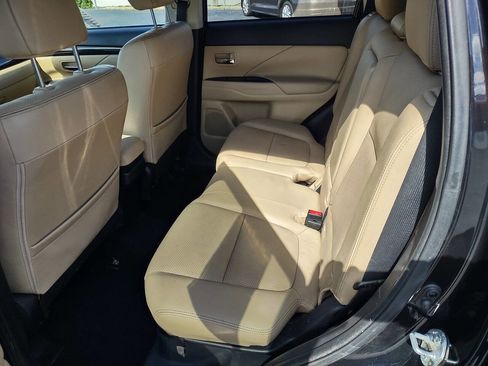 Used 2018 Mitsubishi Outlander SEL AWD/4WD image 29