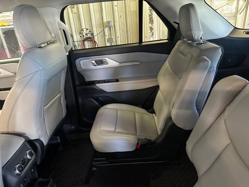 Used 2025 Ford Explorer Active w/ Active Comfort Package image 33