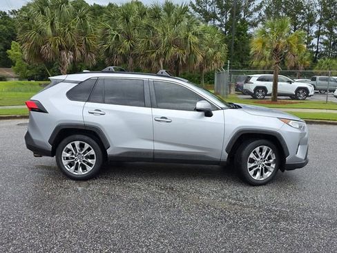 Used 2019 Toyota RAV4 XLE Premium FWD image 35