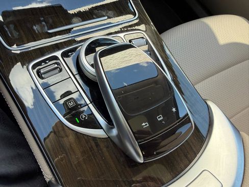 Used 2016 Mercedes-Benz GLC 300 4MATIC image 37