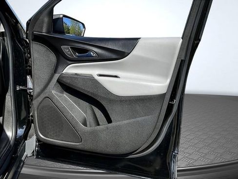 Used 2022 Chevrolet Equinox LS image 25