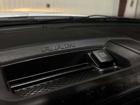 Used 2021 RAM 2500 Tradesman w/ Chrome Appearance Group image 32