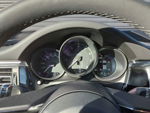 Certified 2026 Porsche Macan image 10