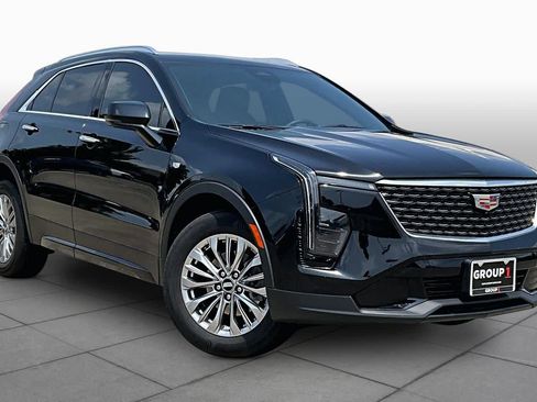 Used 2025 Cadillac XT4 Premium Luxury FWD image 3