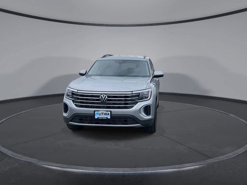 Used 2025 Volkswagen Atlas SE image 3