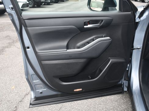 Certified 2024 Toyota Highlander LE image 10