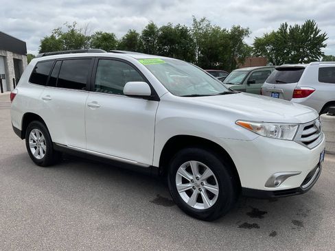 Used 2012 Toyota Highlander SE w/ Tow Pkg AWD/4WD image 10