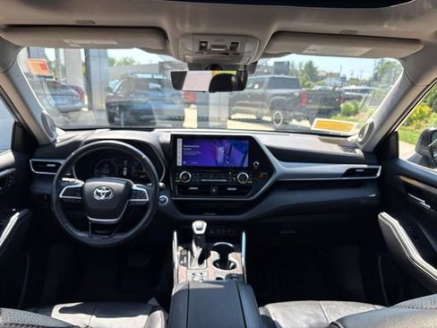 Used 2023 Toyota Highlander Platinum AWD/4WD image 27