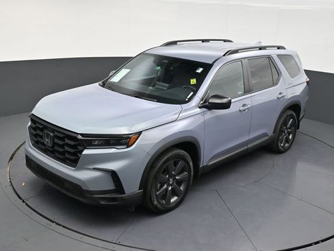Used 2023 Honda Pilot Sport image 13