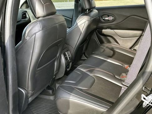 Used 2020 Jeep Cherokee Trailhawk w/ Cold Weather Group image 13