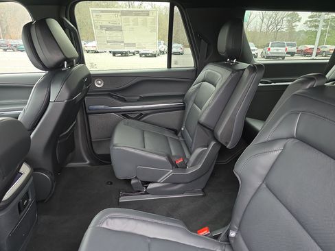 New 2026 Lincoln Navigator L Reserve w/ Jet Appearance Package AWD/4WD image 13
