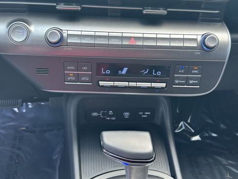 Used 2025 Hyundai Kona SEL image 30