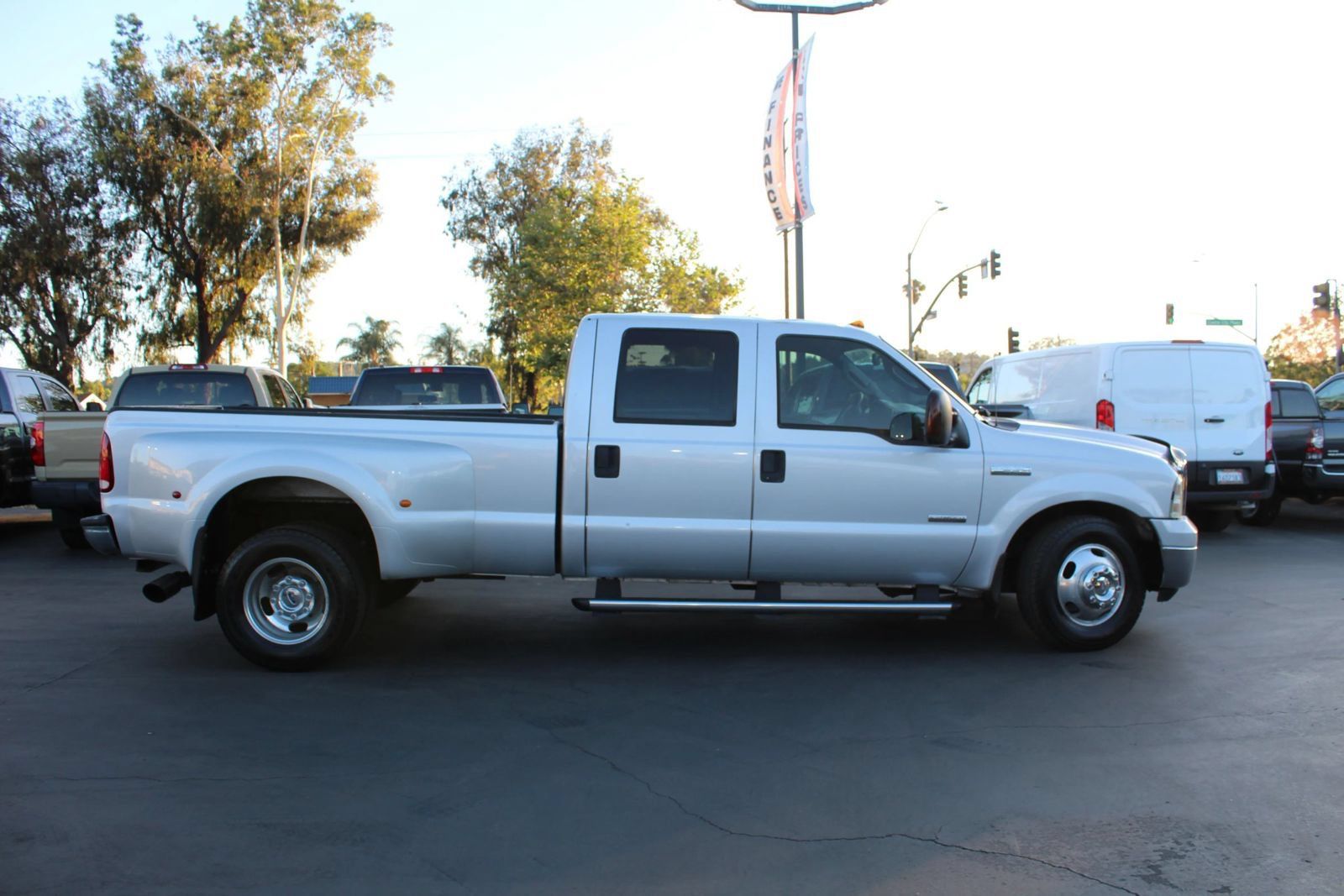 Used 2005 Ford F350 Lariat RWD image 6