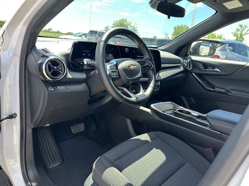 Used 2025 Chevrolet Equinox LT AWD/4WD image 19