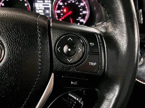 Used 2017 Toyota RAV4 SE image 18