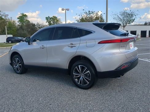 Certified 2022 Toyota Venza LE image 6