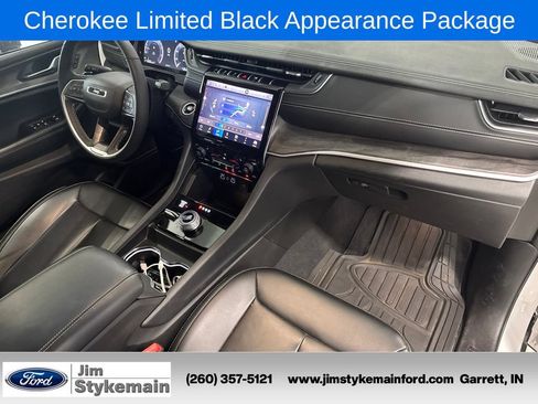 Used 2024 Jeep Grand Cherokee Limited w/ Black Appearance Package AWD/4WD image 30
