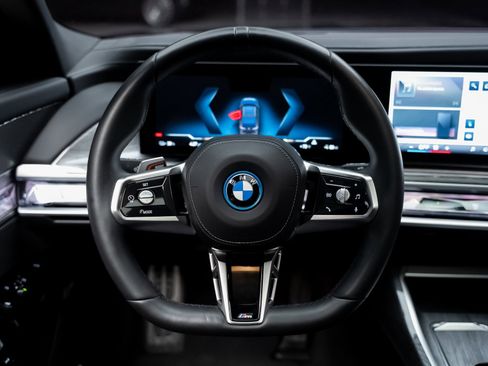 Used 2024 BMW i7 eDrive50 w/ M Sport Package image 43