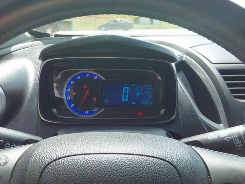 Used 2016 Chevrolet Trax LT w/ LT Sun and Sound Package image 17