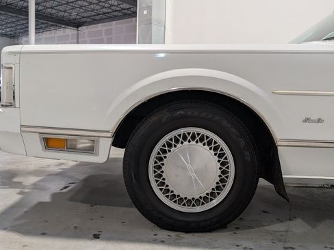 Used 1988 Lincoln Town Car RWD image 24