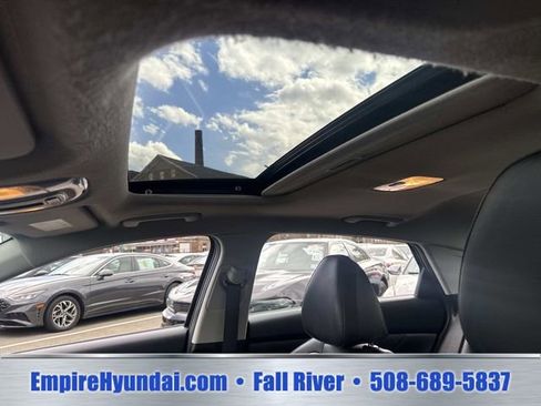 Used 2023 Hyundai Elantra Limited w/ Cargo Package FWD image 21