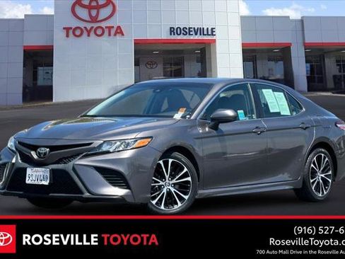 Certified 2020 Toyota Camry SE FWD image 1