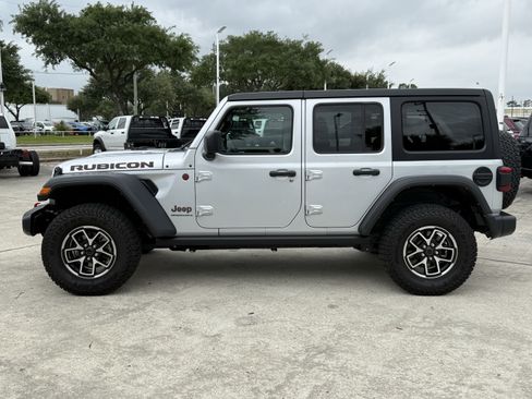 Used 2024 Jeep Wrangler Unlimited Rubicon AWD/4WD image 8