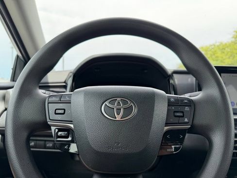 Used 2025 Toyota Camry LE w/ Convenience Package FWD image 16
