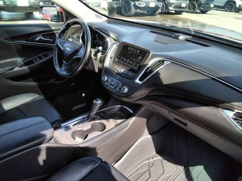Used 2018 Chevrolet Malibu LT w/ Leather Package image 22