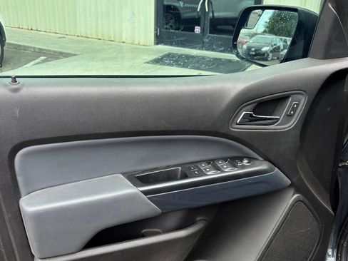 Used 2019 Chevrolet Colorado Z71 AWD/4WD image 2