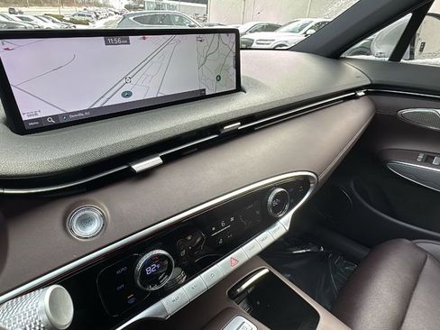 Used 2022 Genesis GV70 2.5T w/ Advanced Package image 23