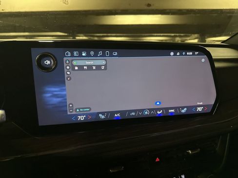 Used 2025 Chevrolet Suburban Z71 image 10