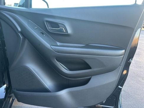 Used 2022 Chevrolet Trax LS w/ Tint and Cruise Package image 14