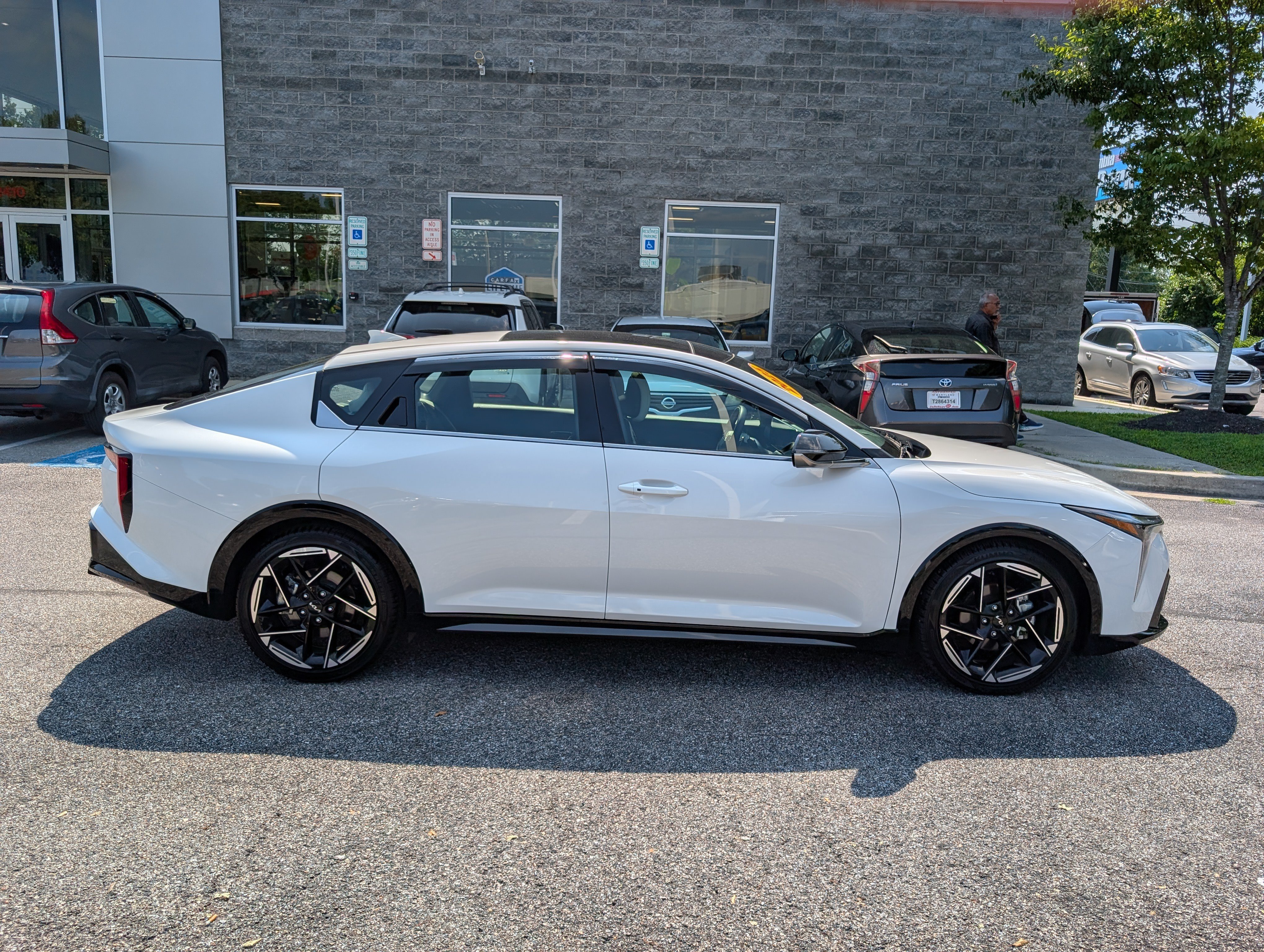 Used 2025 Kia K4 GT-Line w/ GT-Line Premium Package FWD image 2