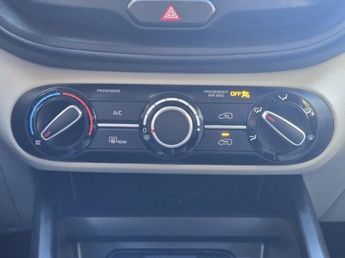 Certified 2025 Kia Soul LX image 18