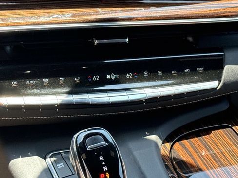 Used 2022 Cadillac Escalade Luxury AWD/4WD image 34